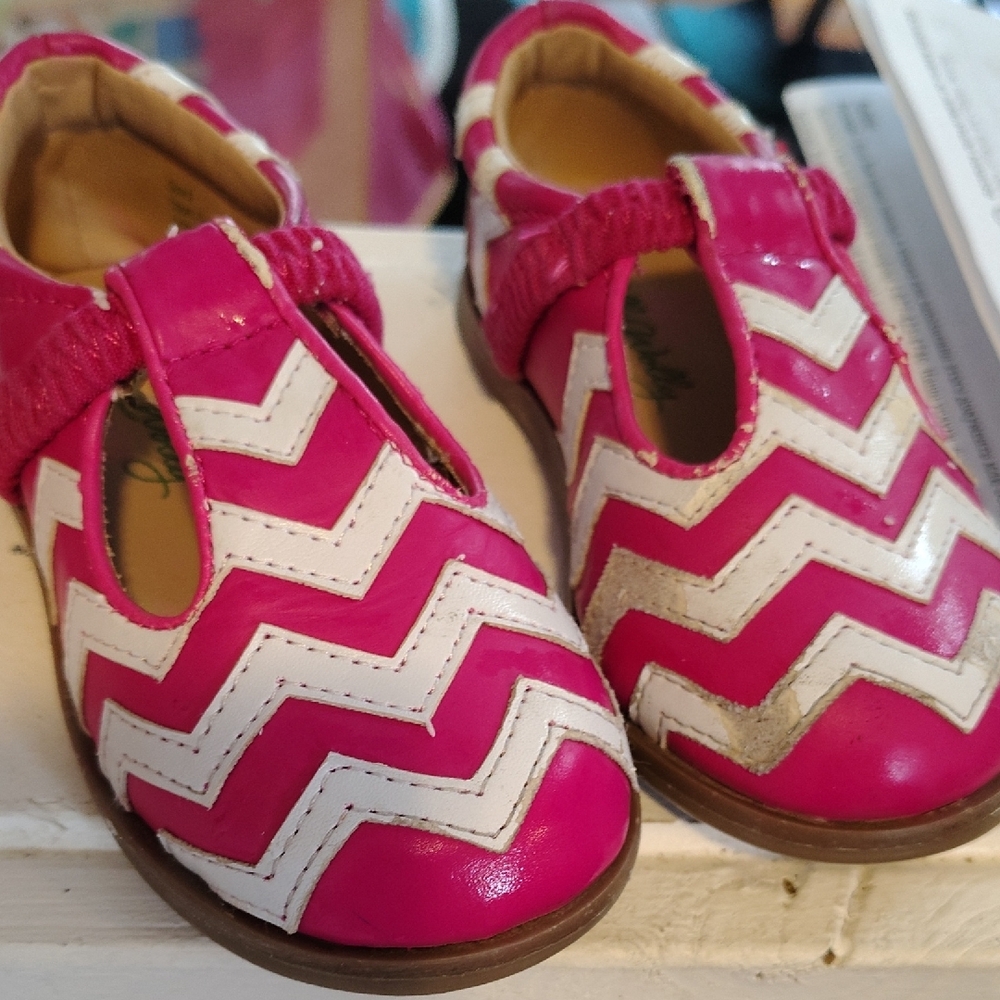 Lolly Wolly Doodle Pink and White Chevron Baby Shoes